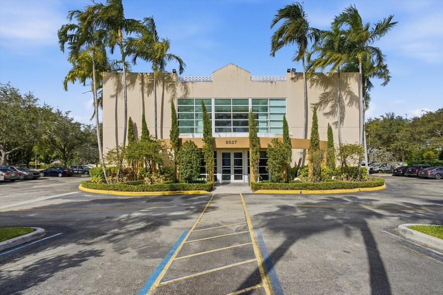 8527 Pines Blvd, Pembroke Pines, FL for sale - Building Photo - Image 1 of 60