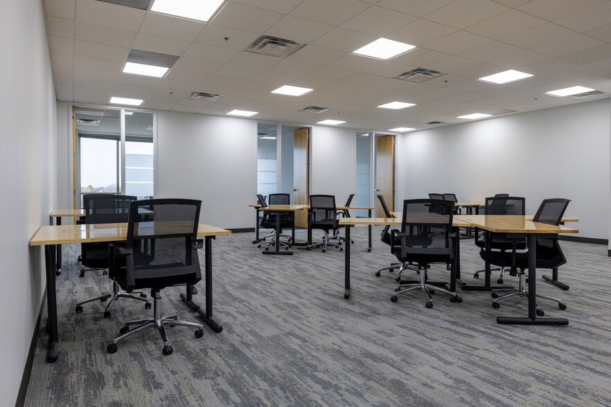 8400 E Crescent Pky, Greenwood Village, CO for lease - Building Photo - Image 3 of 18