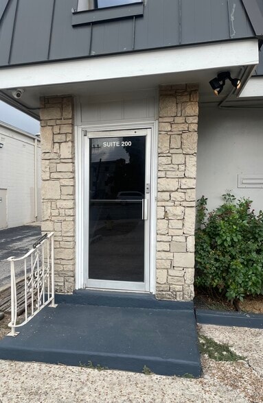 7303 Blanco Rd, San Antonio, TX for lease - Building Photo - Image 2 of 32
