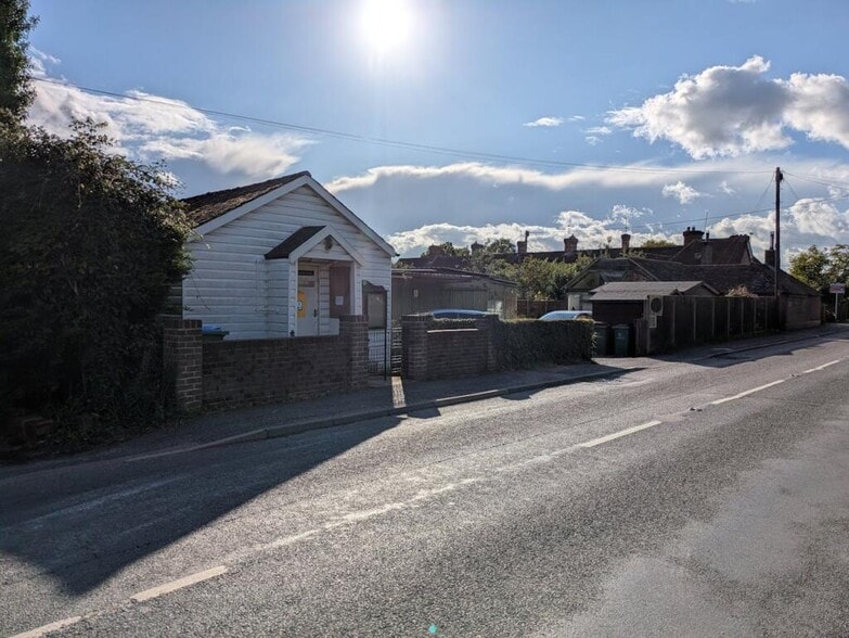 9 Stane St, Billingshurst for sale - Building Photo - Image 3 of 4