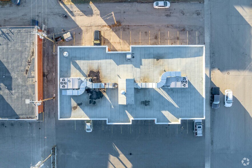 4015 17th Ave SE, Calgary, AB à louer - Aérien - Image 2 de 8