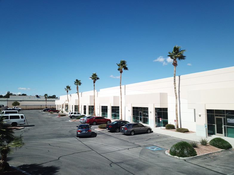 3068 E Sunset Rd, Las Vegas, NV for lease - Primary Photo - Image 3 of 57