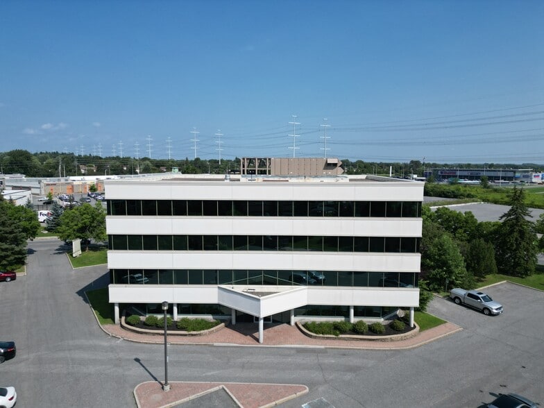 135 Michael Cowpland Dr, Ottawa, ON for lease - Building Photo - Image 1 of 17