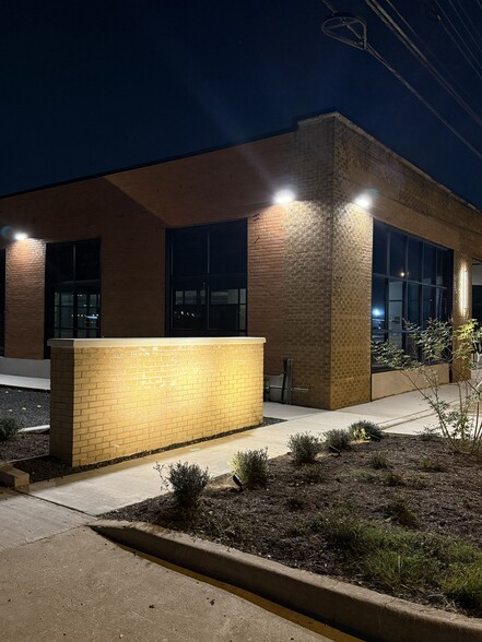 1937 Irving Blvd, Dallas, TX for lease - Building Photo - Image 2 of 17