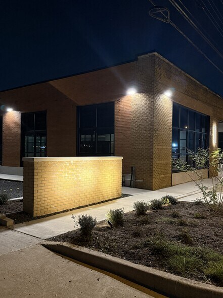 1937 Irving Blvd, Dallas, TX à louer - Photo du bâtiment - Image 2 de 17