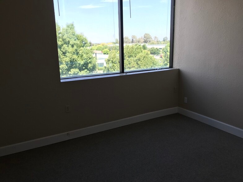10-50 Sand Creek Rd, Brentwood, CA for lease - Interior Photo - Image 2 of 5
