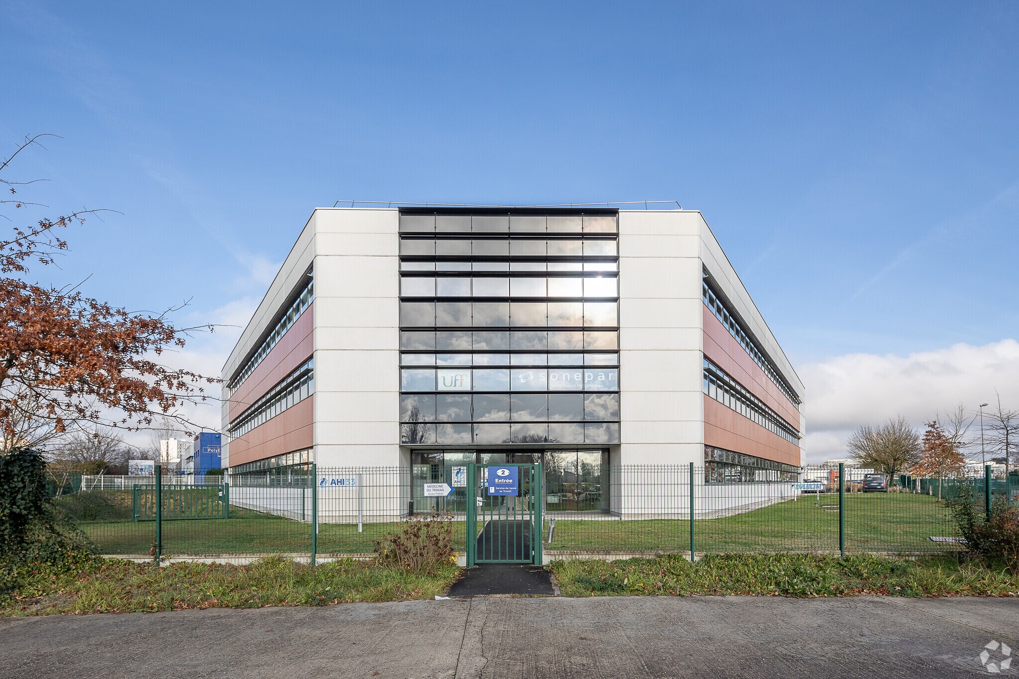 2 Rue Pablo Neruda, Villenave-d'Ornon à louer Photo principale- Image 1 de 5