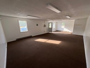 41 Maine St, New Gloucester, ME à louer Photo intérieure- Image 2 de 2
