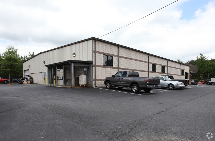 631 Indian Trail Lilburn Rd, Lilburn, GA for lease - Building Photo - Image 2 of 2