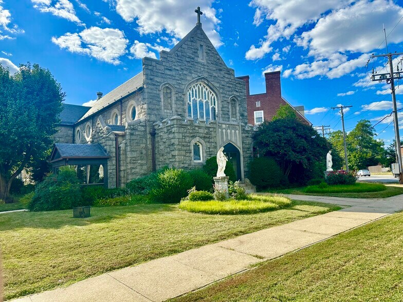 600 Cooks Ln, Baltimore, MD à vendre - Photo du bâtiment - Image 2 de 59