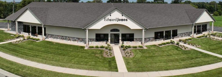 1202-1208 E Bluff Rd, Whitewater, WI à louer - Photo du bâtiment - Image 2 de 13