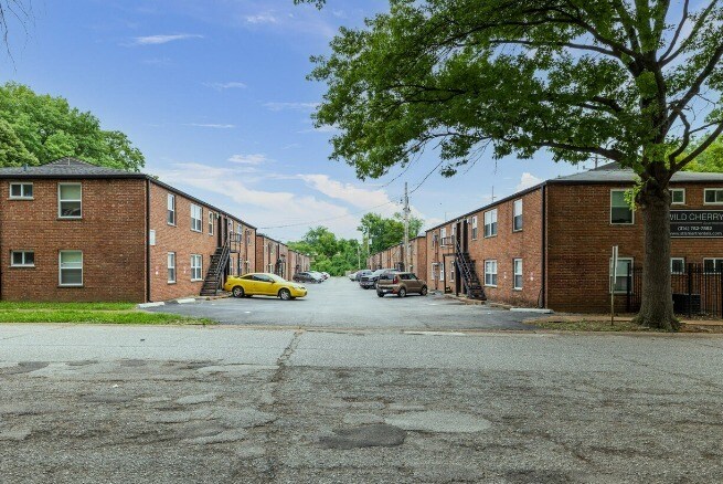 1001-1031 North and South Rd, University City, MO à vendre - Photo du bâtiment - Image 3 de 12