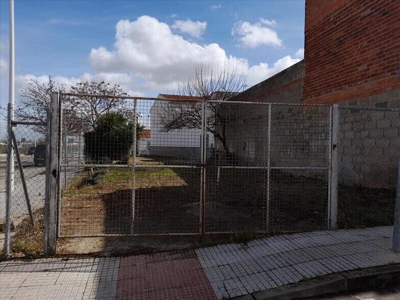 Camino Viejo de Mirandilla, Mérida, Badajoz for sale - Primary Photo - Image 1 of 11