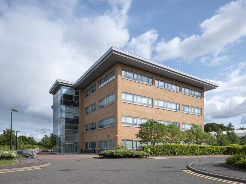 6 Stanley Blvd, Blantyre à louer - Photo du bâtiment - Image 3 de 19