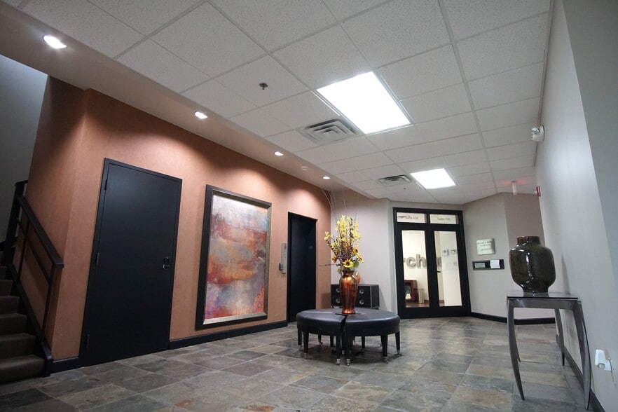 521 W Wilshire Blvd, Oklahoma City, OK for sale - Interior Photo - Image 2 of 9