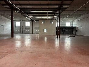 20-22 Avenue Du 24 Août 1944, Corbas for lease Interior Photo- Image 1 of 7