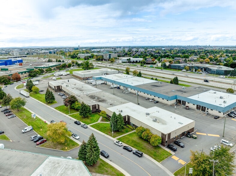 341-371 Rue Isabey, Saint-Laurent, QC à louer - Photo du bâtiment - Image 3 de 18