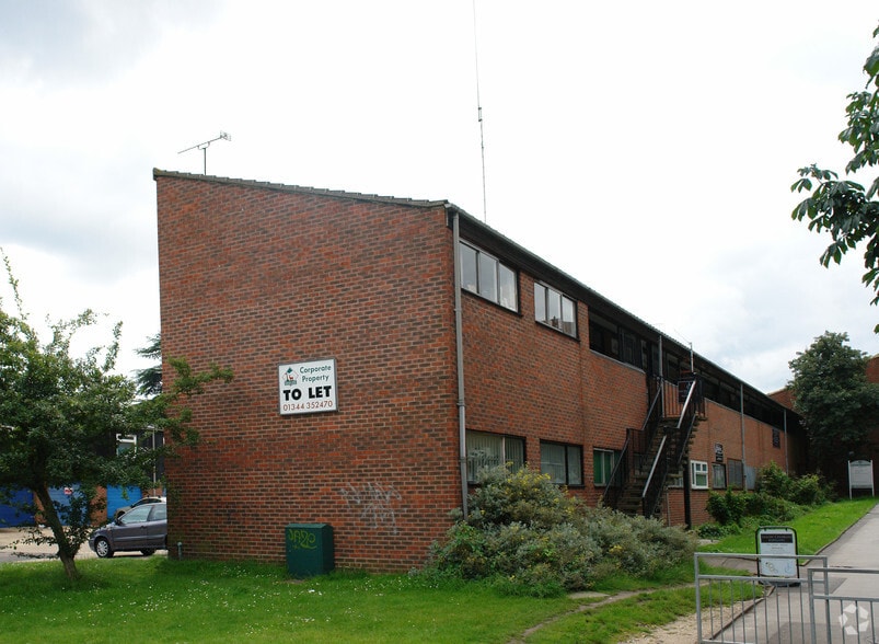 108-109 Liscombe, Bracknell for lease - Primary Photo - Image 1 of 4