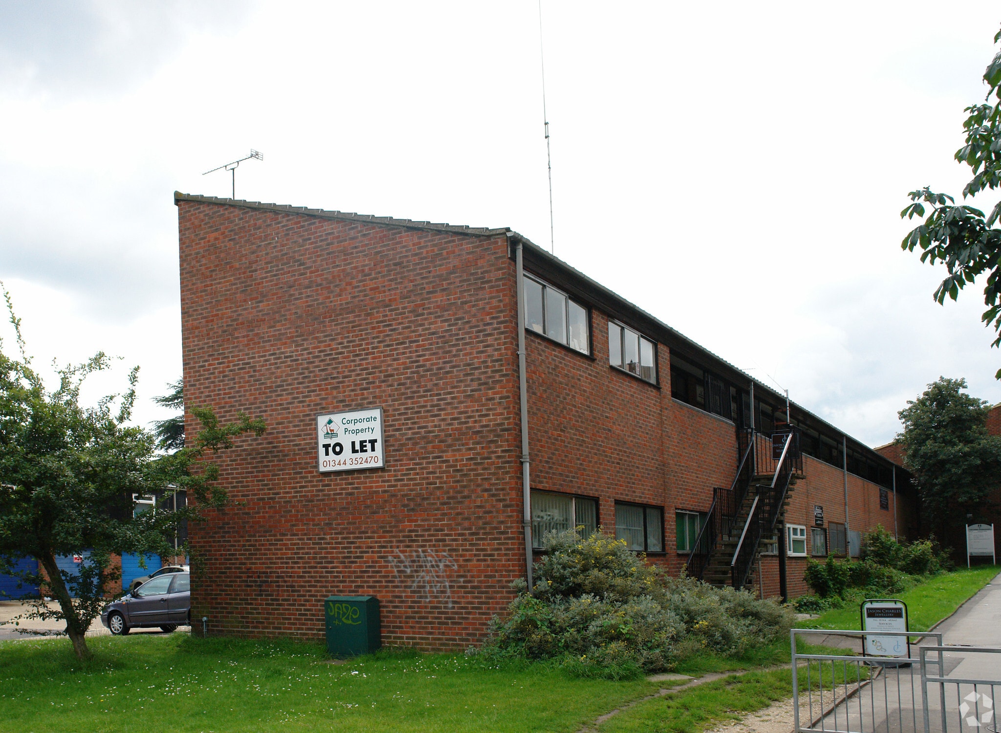 108-109 Liscombe, Bracknell for lease Primary Photo- Image 1 of 5