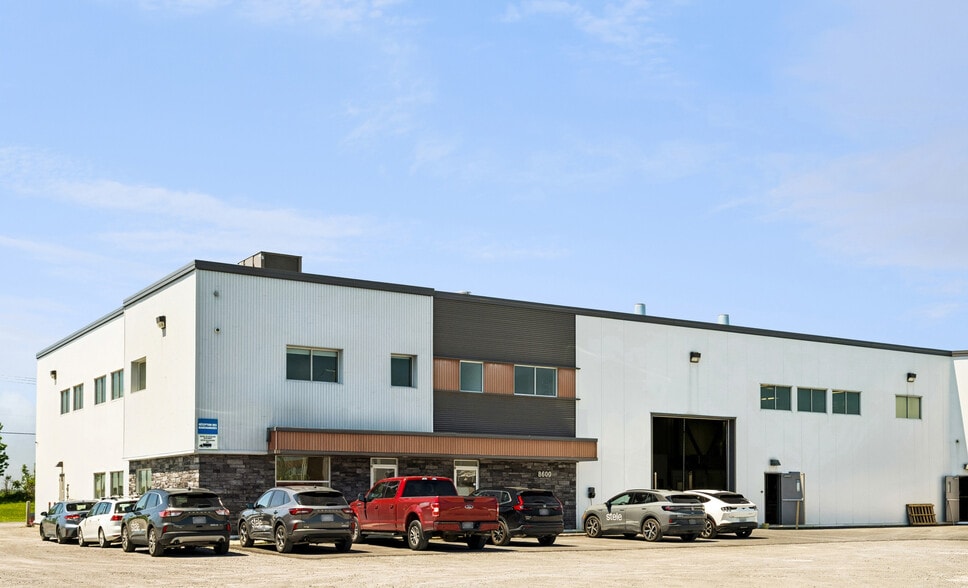 8600 Av Émilien-Letarte, Saint-Hyacinthe, QC à vendre - Photo du bâtiment - Image 2 de 18