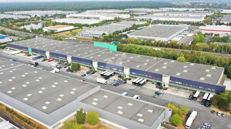 Industriel dans Lieusaint à louer - Photo du bâtiment - Image 2 de 6