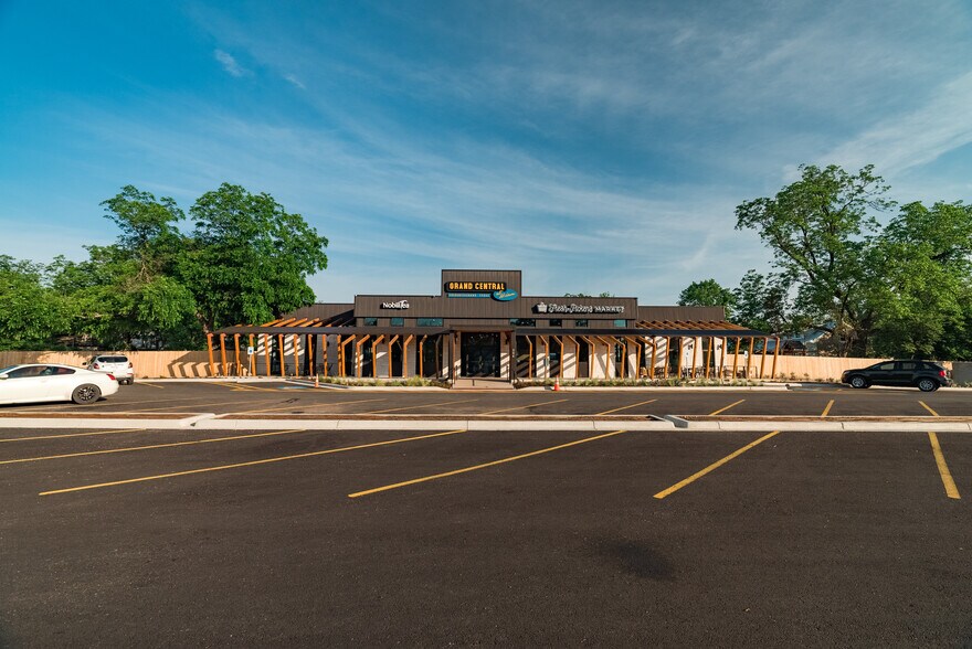 206 N Milam St, Fredericksburg, TX for lease - Building Photo - Image 1 of 9