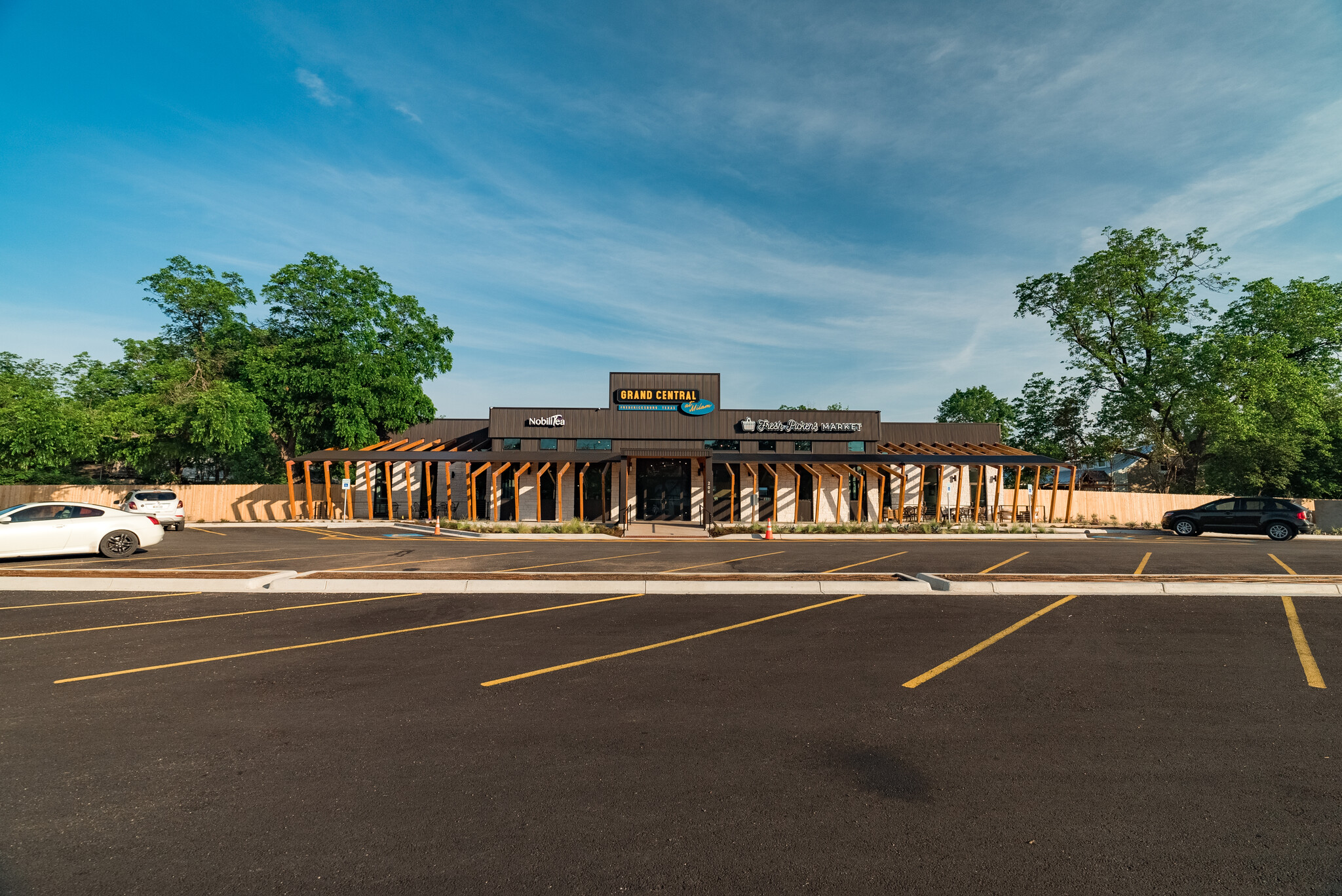 206 N Milam St, Fredericksburg, TX for lease Primary Photo- Image 1 of 12