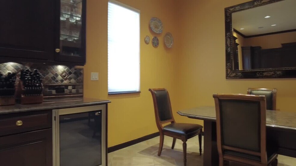 1126 N Charles St, Baltimore, MD à vendre - Vidéo sur l’inscription commerciale - Image 2 de 4