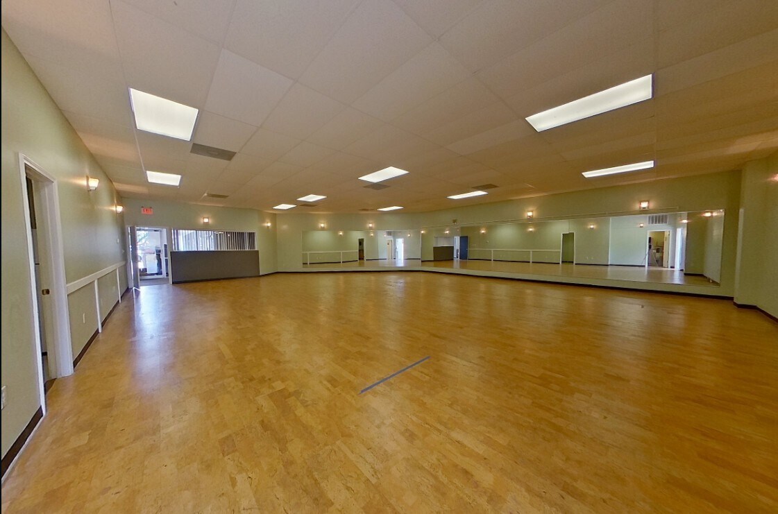 2221 S Ferdon Blvd, Crestview, FL for lease Building Photo- Image 1 of 7