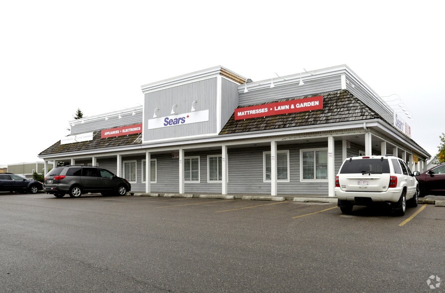 208 5th Ave W, Cochrane, AB à vendre - Photo du bâtiment - Image 2 de 2