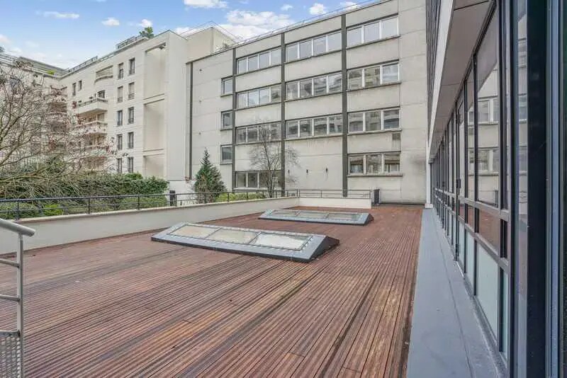 Bureau dans Levallois-Perret à louer - Photo du bâtiment - Image 2 de 9