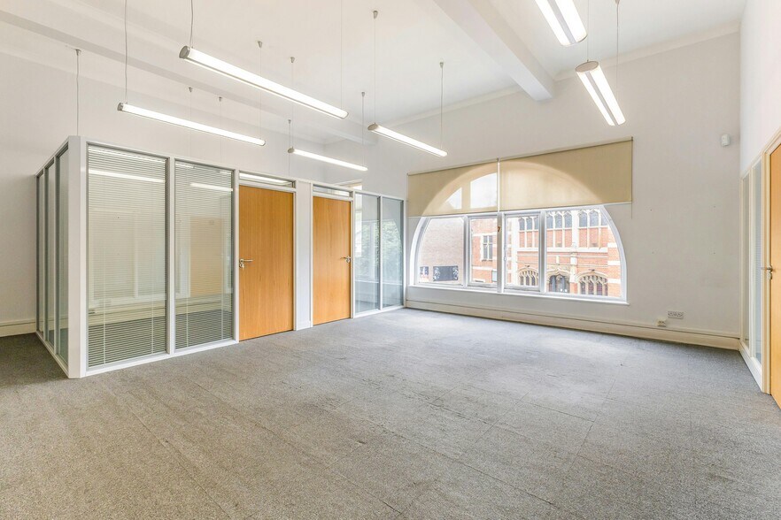 High St, Chesham for lease - Building Photo - Image 2 of 29