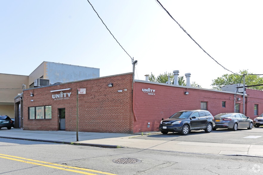 6521 Fresh Meadow Ln, Fresh Meadows, NY for sale - Building Photo - Image 2 of 4