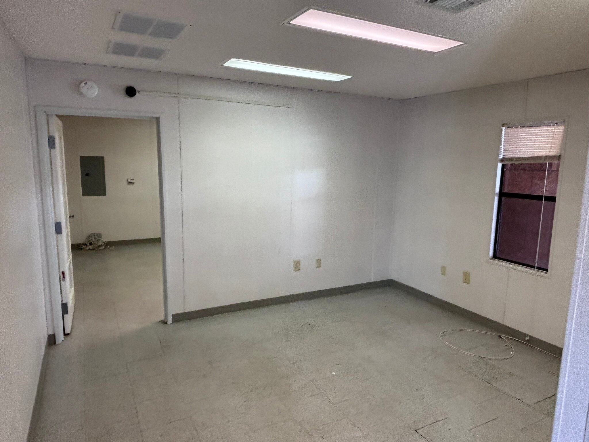 19300 Valdosta Hwy, Valdosta, GA for lease Interior Photo- Image 1 of 11