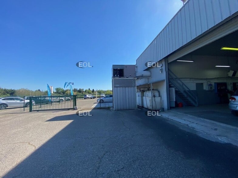 Flex in Martigues for lease - Building Photo - Image 3 of 10