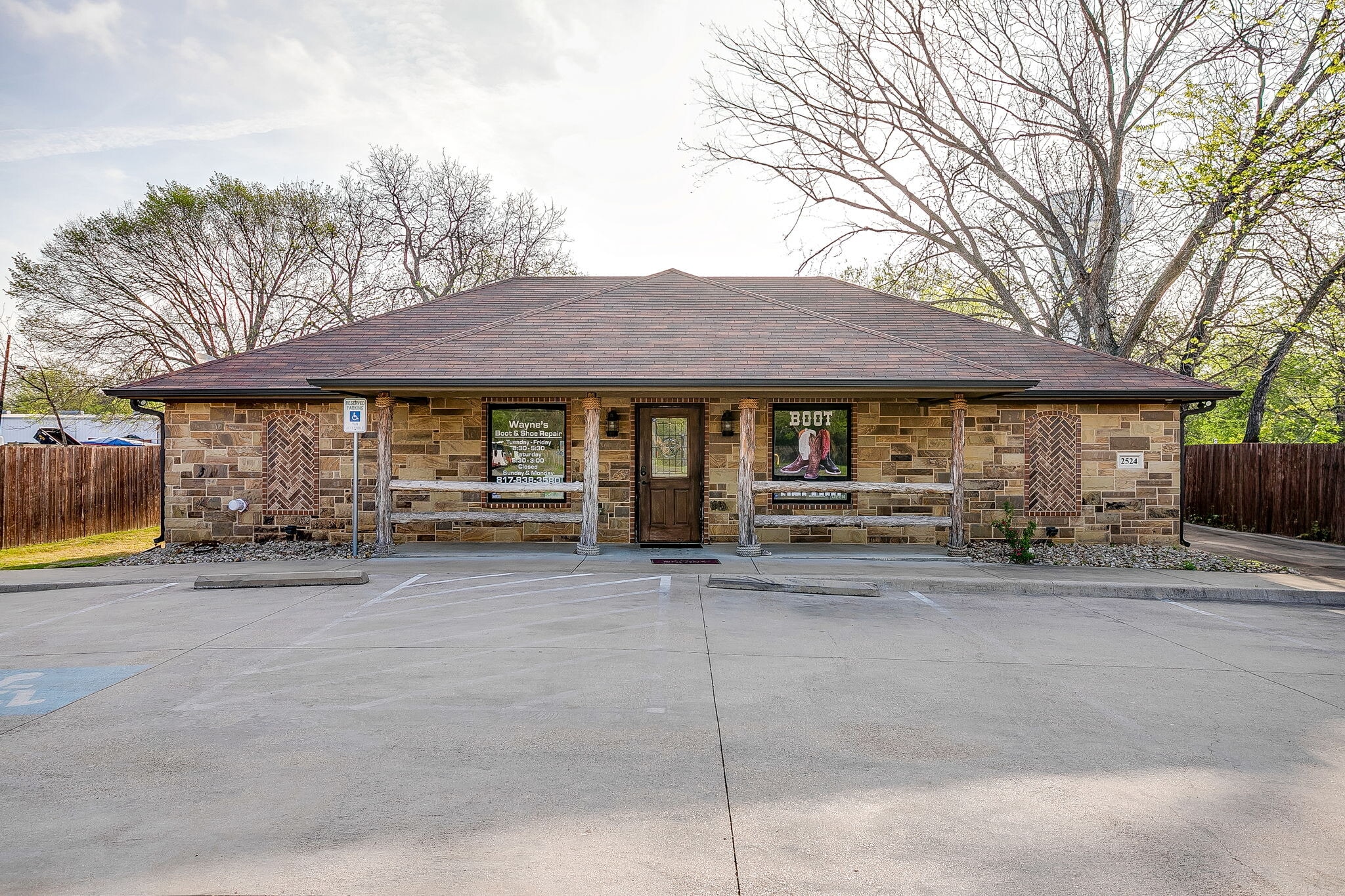 2524 Carson St, Haltom City, TX à vendre Photo principale- Image 1 de 17