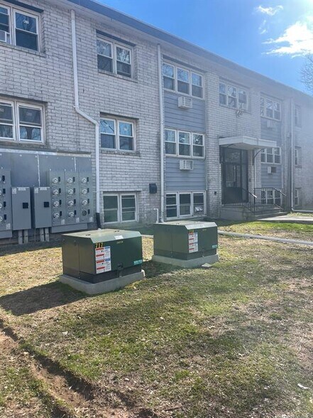 78 Homeside Ave, West Haven, CT for sale - Building Photo - Image 3 of 6