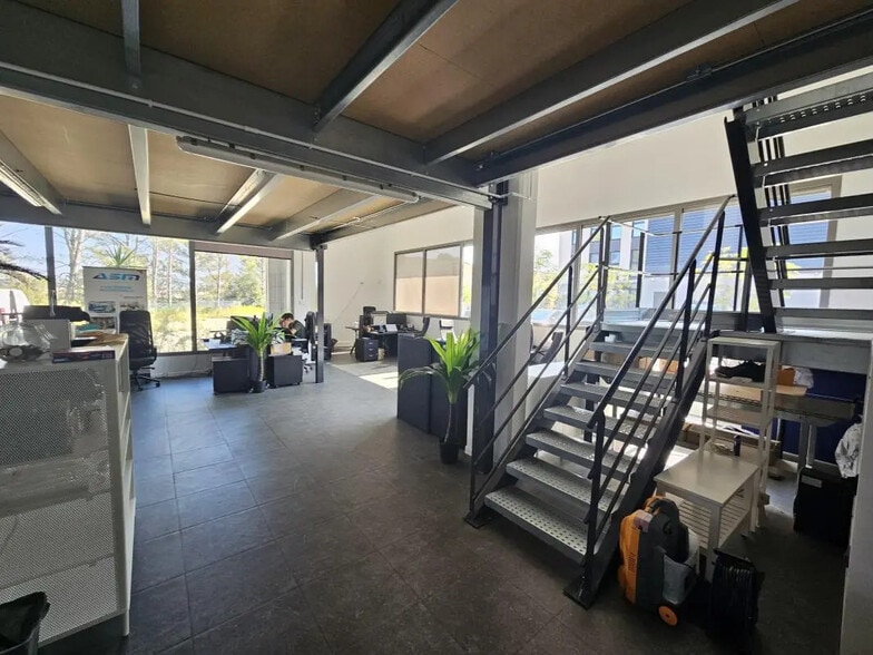 Office in Gardanne for lease - Interior Photo - Image 1 of 12