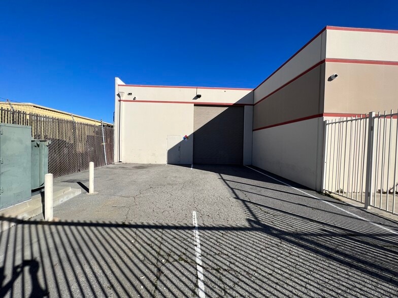 13722 S Harvard Pl, Gardena, CA for lease - Building Photo - Image 3 of 14