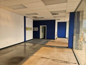 401-425 E Manchester Blvd, Inglewood, CA for lease Building Photo- Image 1 of 1