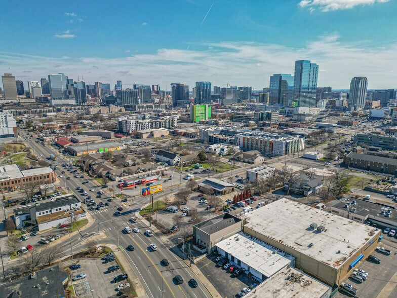 1811 Charlotte Ave, Nashville, TN à vendre - Photo du bâtiment - Image 2 de 24