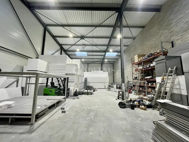 Flex in Cormeilles-en-Parisis for lease - Interior Photo - Image 2 of 10