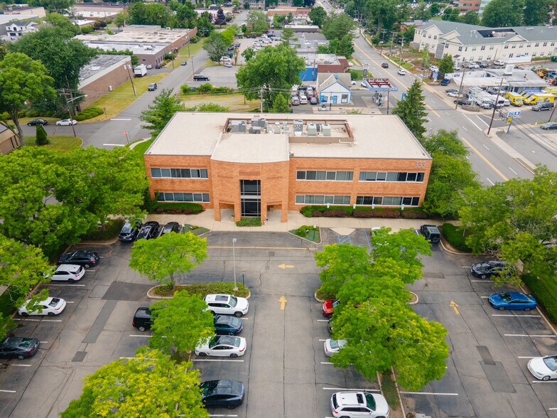 333 Old Hook Rd, Westwood, NJ à vendre - Photo du bâtiment - Image 3 de 3