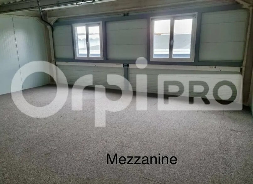 Flex in Bordeaux for lease - Interior Photo - Image 3 of 8