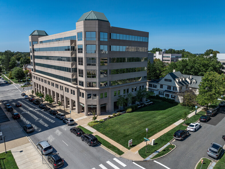 210 W Pennsylvania Ave, Towson, MD à louer - Photo du bâtiment - Image 2 de 10