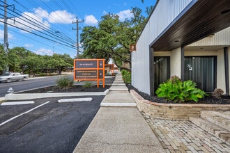 8647 Wurzbach Rd, San Antonio, TX à louer Photo intérieure- Image 2 de 6