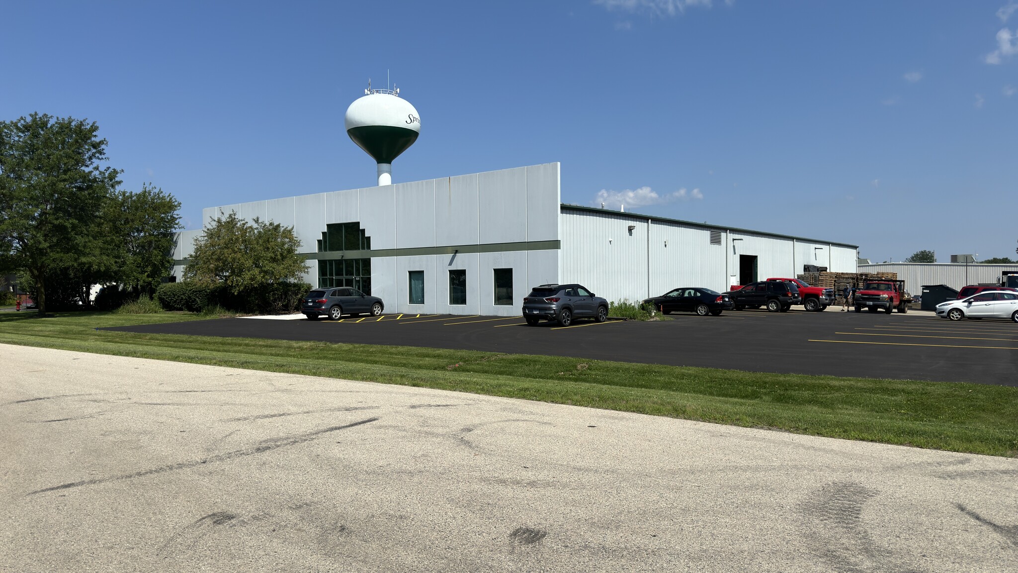 2302 Spring Ridge Dr, Spring Grove, IL for sale Building Photo- Image 1 of 12