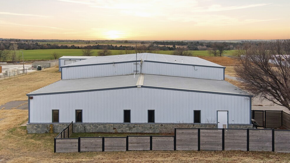 15160 NW Expressway, Piedmont, OK à louer - Photo du bâtiment - Image 2 de 7