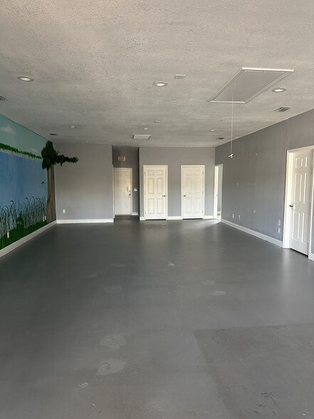 1900 Land O Lakes Blvd, Lutz, FL for lease - Interior Photo - Image 3 of 5