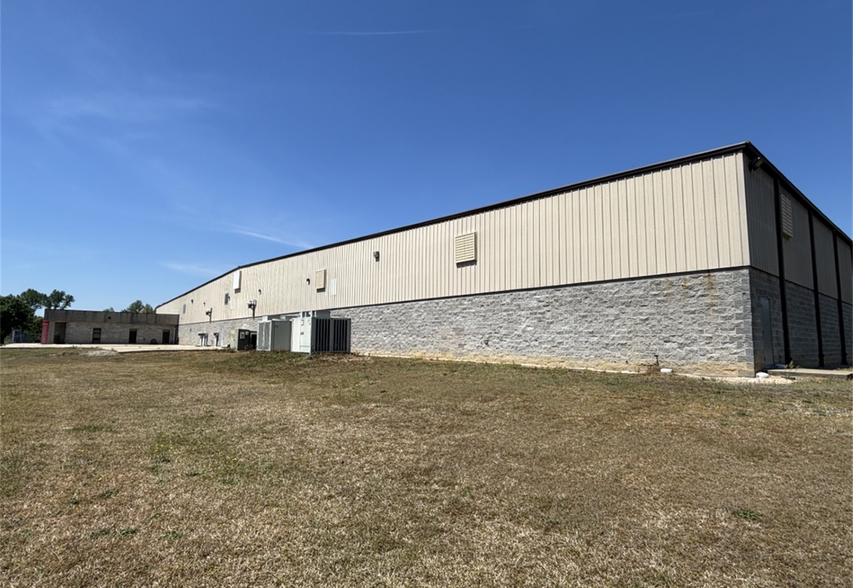 100 Industrial Rd, Red Springs, NC à louer - Photo du bâtiment - Image 3 de 10